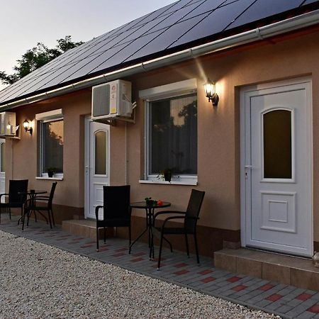 Napfeny Apartman Makó المظهر الخارجي الصورة