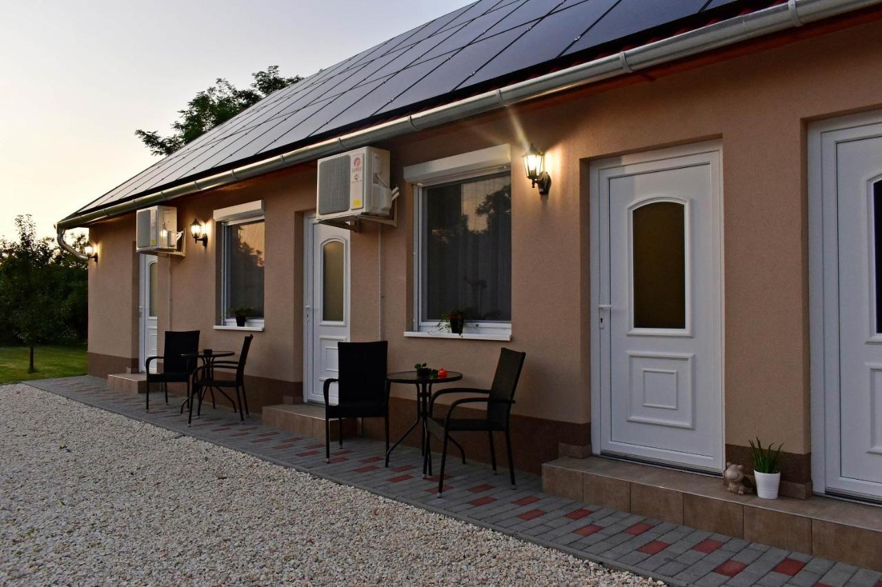 Napfeny Apartman Makó المظهر الخارجي الصورة